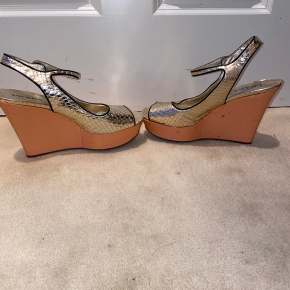 Prada gold sling back peep toe wedge with black trim size 7 - Picture 3 of 13